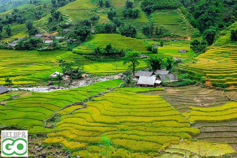 Ninh Binh to Hue Train: Reunification Express Guide 2026 Soft sleeper cabin on overnight train from Ninh Binh to Hue