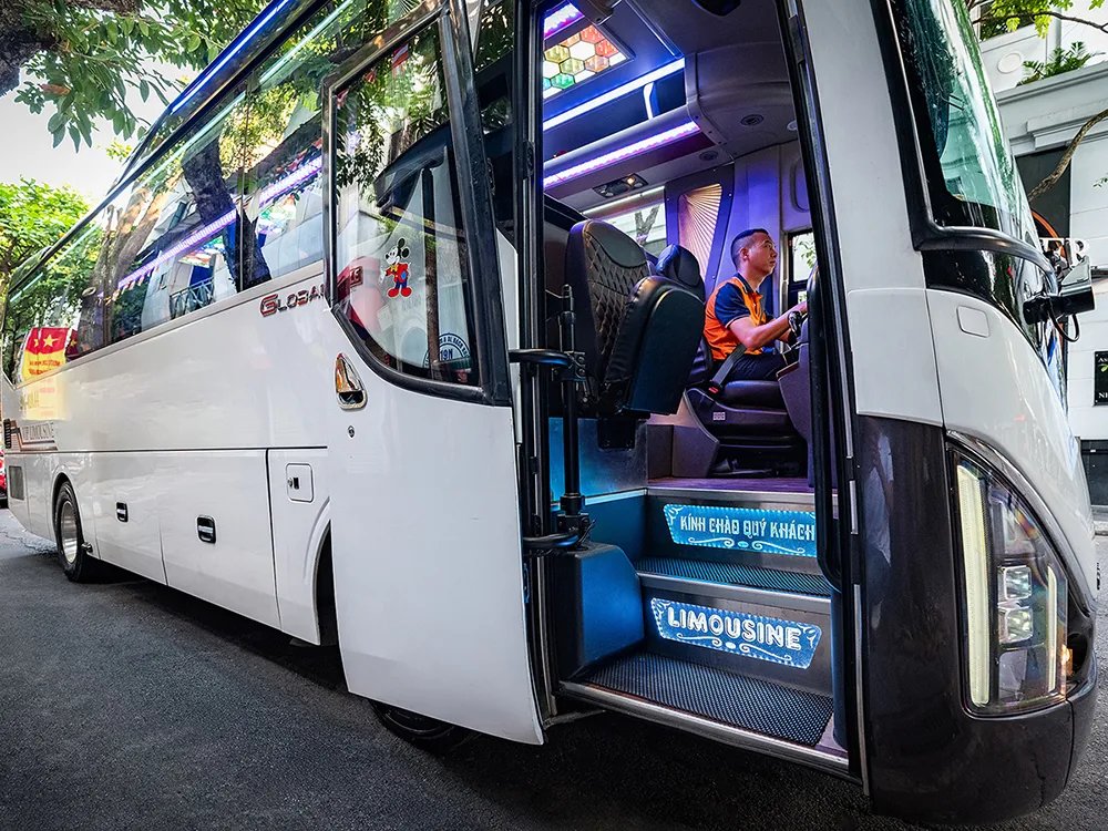 Limousine bus transport used for Ninh Binh travel