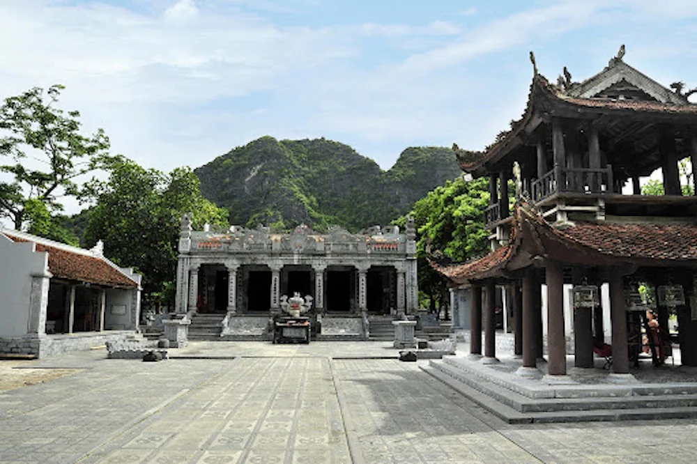 Main shrine hall at Thai Vi Temple, Ninh Binh
